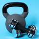Kettlebell vs. mancuernas: ¿Cuándo elegir una u otra?